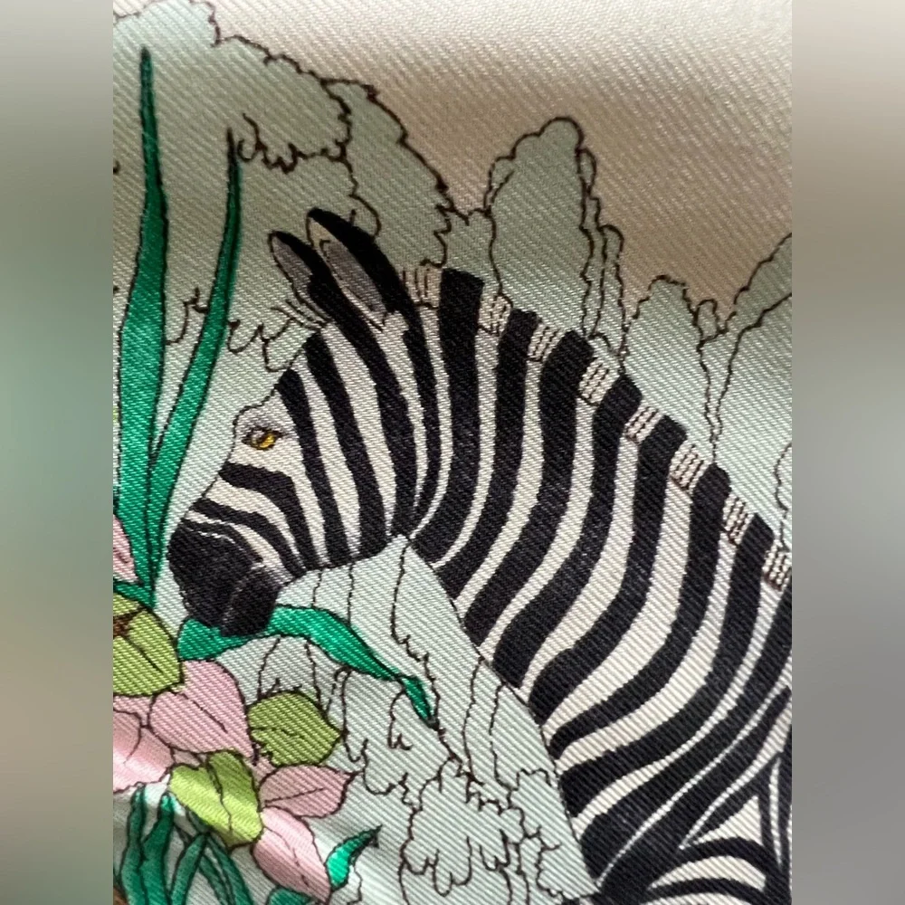 Gucci Safari Jungle Silk Scarf with - Giraffe. Leopard, Zebra, Lion, Panther - Picture 6 of 16